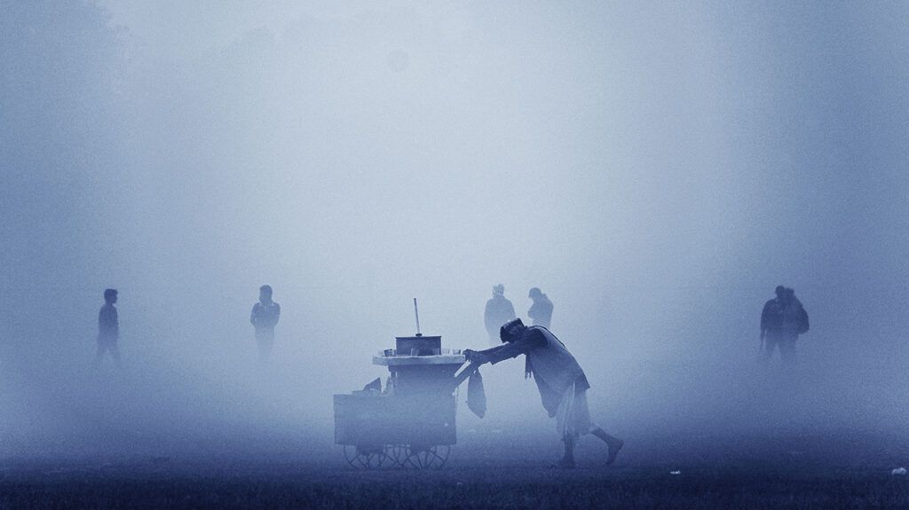 People in a smoky landscape. -1