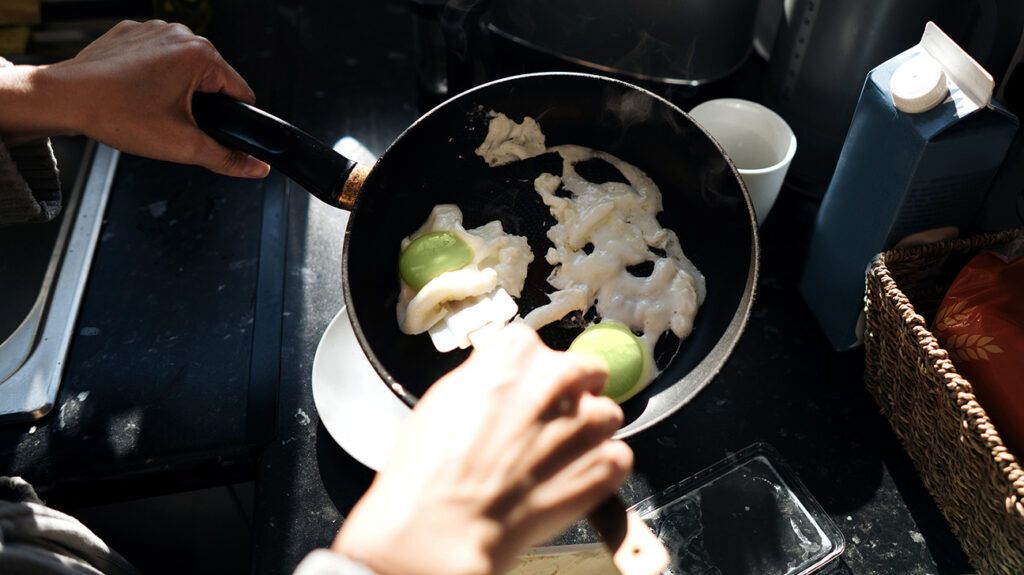 A person cooking eggs-1.