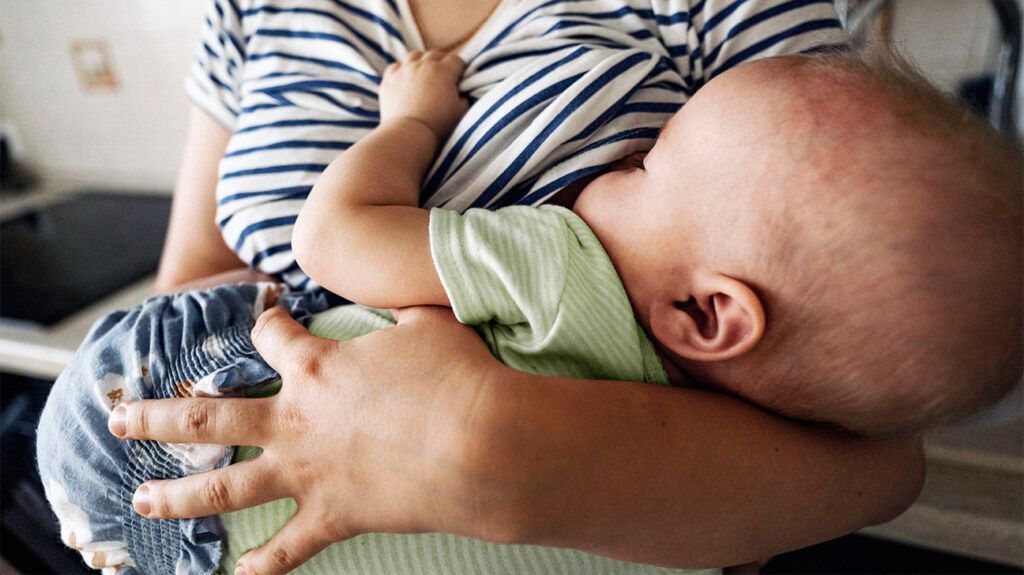 Hepatitis B and breastfeeding: Safety, transmission, and FAQ Hepatitis B and breastfeeding: Safety, transmission, and FAQ