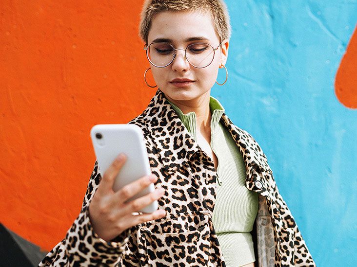 Signs of texting anxiety and how to manage it