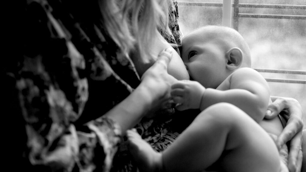 Breastfeeding with conjunctivitis: Risks and safety