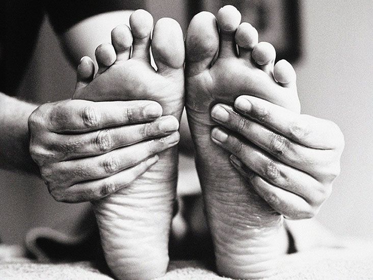 How to massage feet 12 techniques for relaxation and pain relief