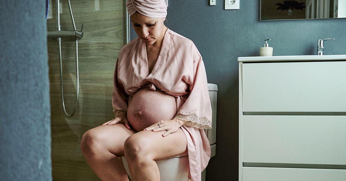 Smell of urine during pregnancy: Causes and treatment