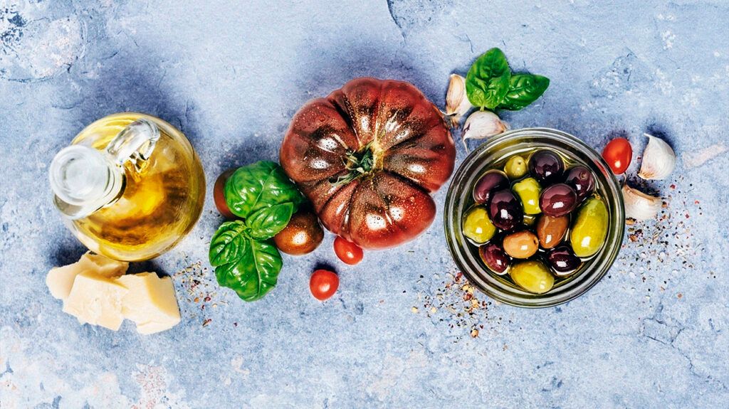 Dietary Patterns Like the Mediterranean Diet May Reduce Dementia Risk, Especially in Women