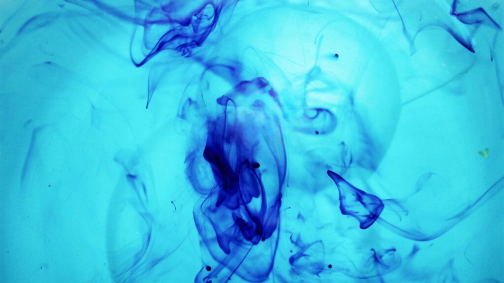 Methylene blue dissolving In water-1