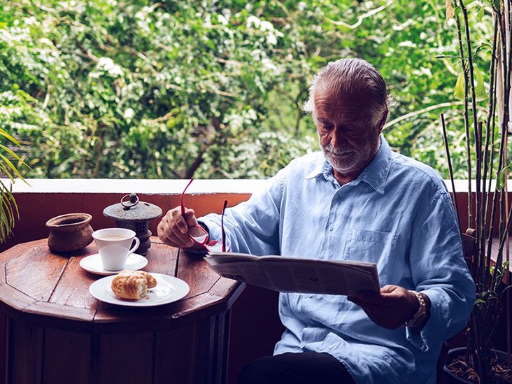 Eating breakfast late linked to biological aging, depression, and oral health issues