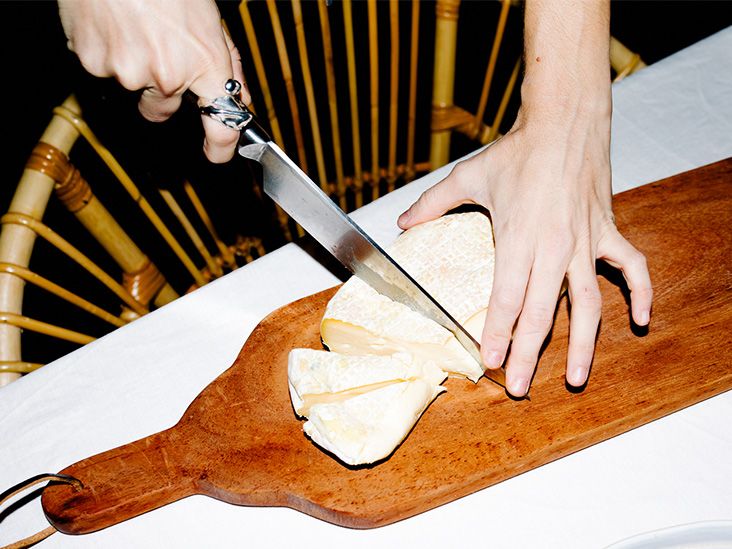 Do high-fat cheese and cream help keep the brain healthy? What to know