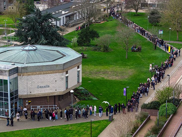 Meningitis B: How does it spread and when should you see a doctor?