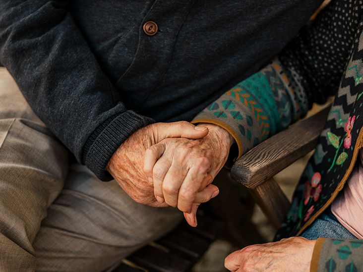 Shaking hands (hand tremors): 14 causes and treatments