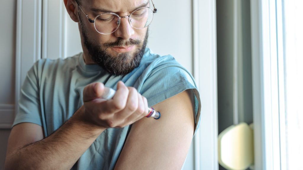 complications from semaglutide Ozempic (generic name Semaglutide) is a prescription drug mainly used to treat Type 2 Diabetes. It helps control blood sugar levels, reduces the risk of heart and can also support weight Semaglutide Side Effects: Common vs