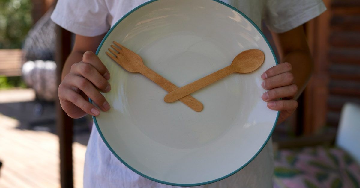 Intermittent fasting for Crohn's, weight loss: Latest findings - Medical News Today