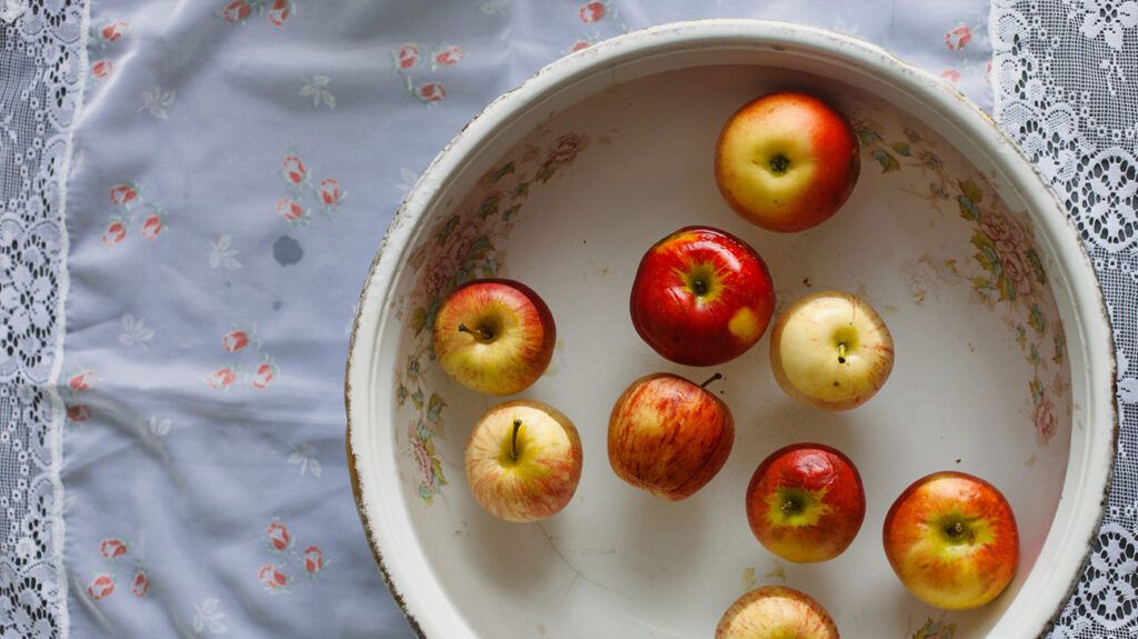 What's in Season? Apples - Canadian Food Focus