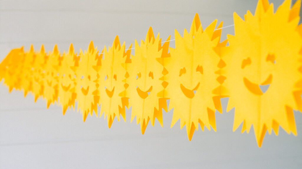 Paper yellow smiling sun decorations