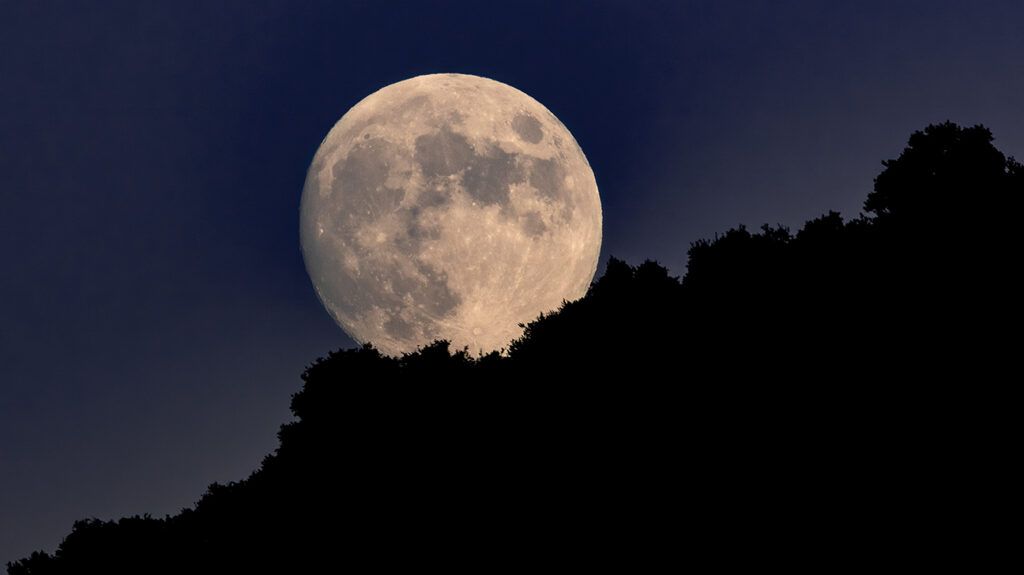 Full moon, which research says is linked to bipolar symptoms