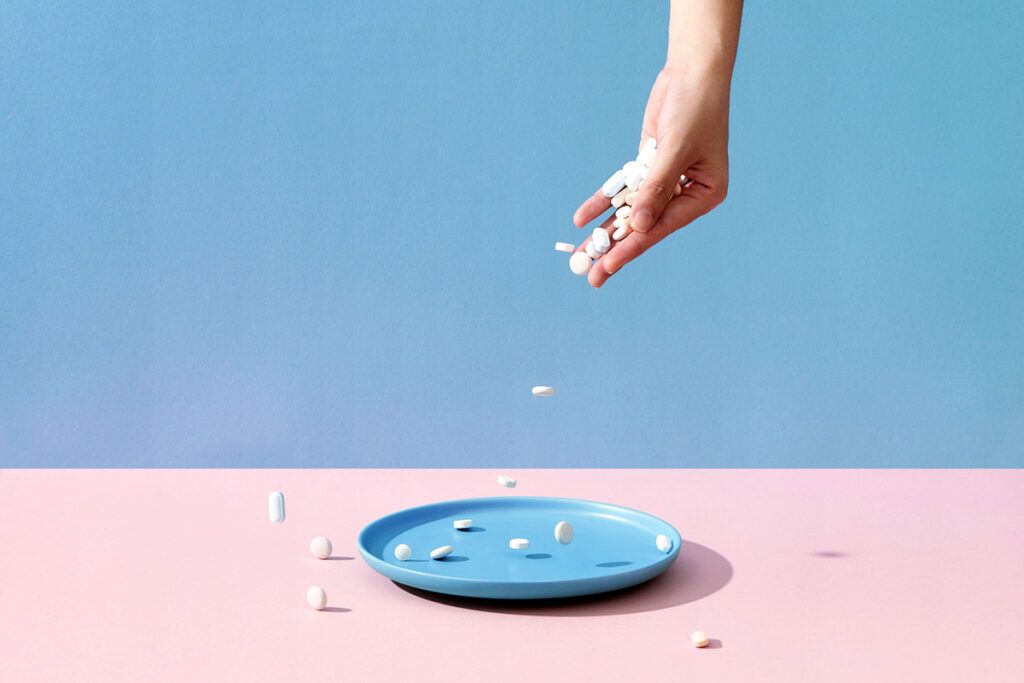 Pills dropping from a bottle to a plate, symbolizing tapering medications
